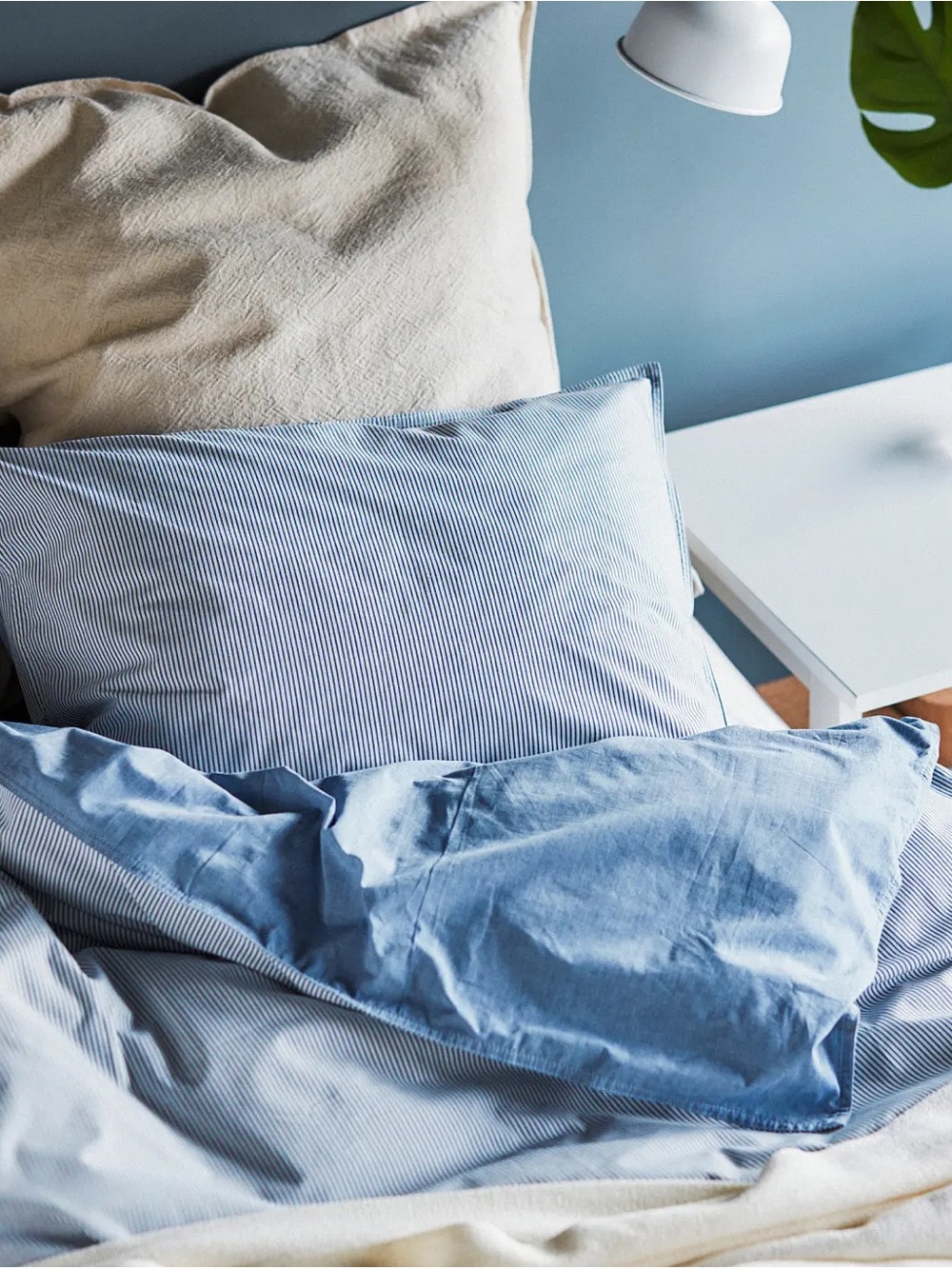 IKEA | BLÅVINDA | Queen/Full Duvet Cover and 2 Pillow Cases